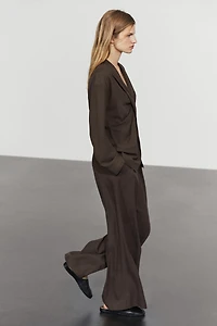 Flowing wide-leg pants with dart detail
