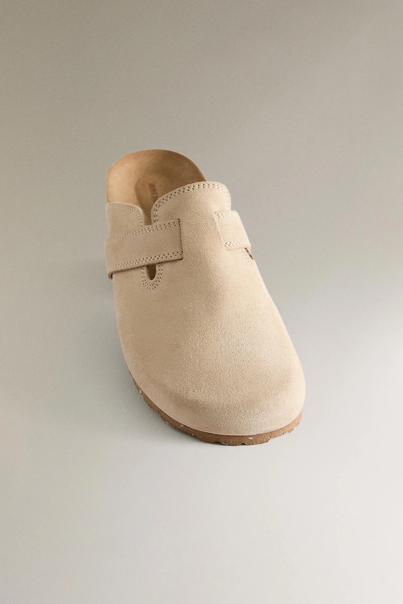 LEATHER CLOGS WITH STRAP