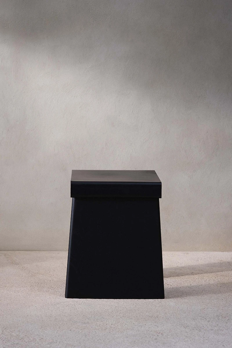 STOOL 02