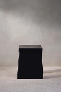 STOOL 02