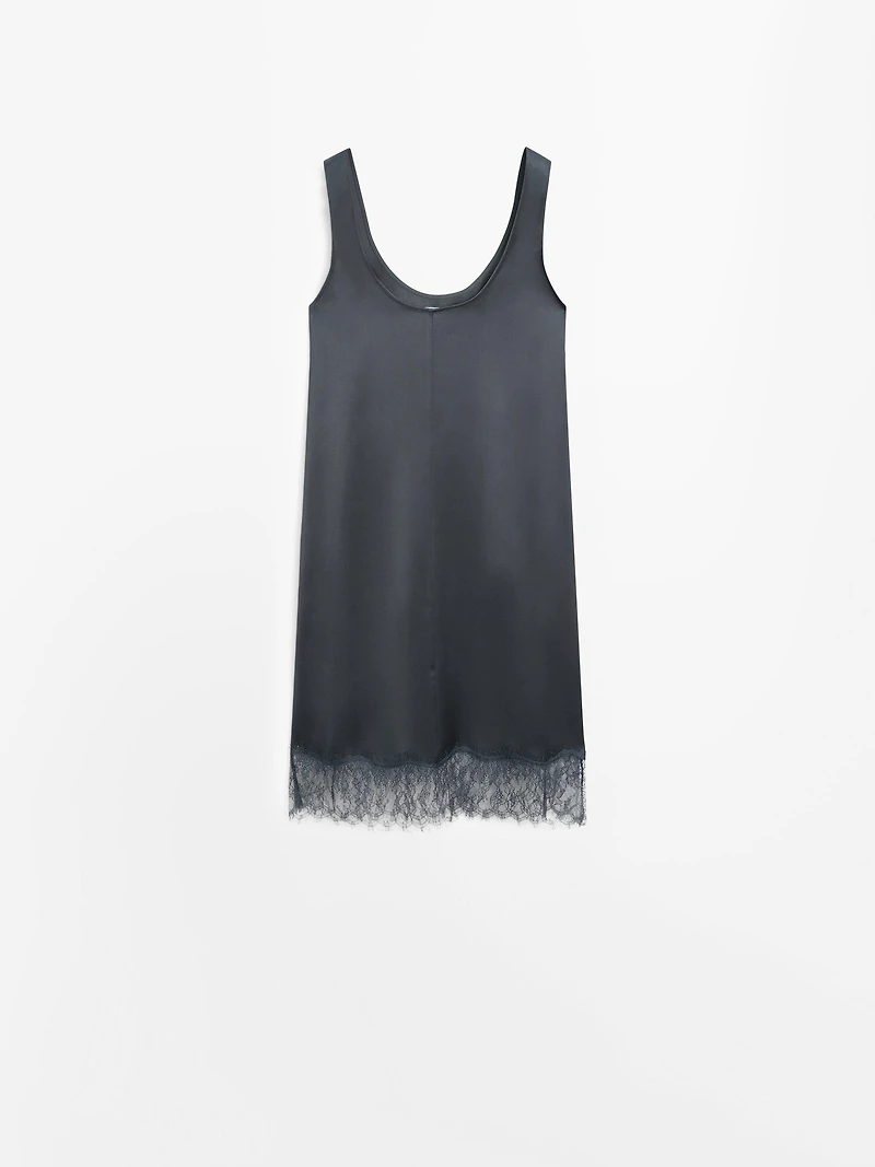 Robe courte fluide satinée