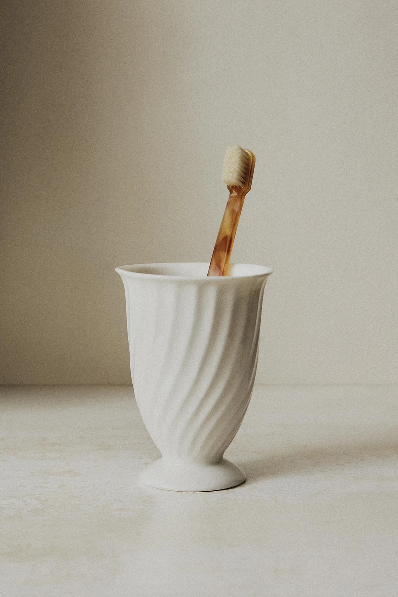 EMBOSSED CERAMIC TOOTHBRUSH TUMBLER