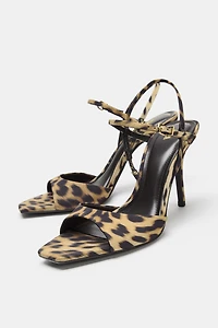 SANDALES À TALONS ET IMPRIMÉ