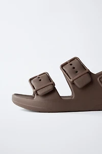 RUBBERIZED BUCKLED SANDALS