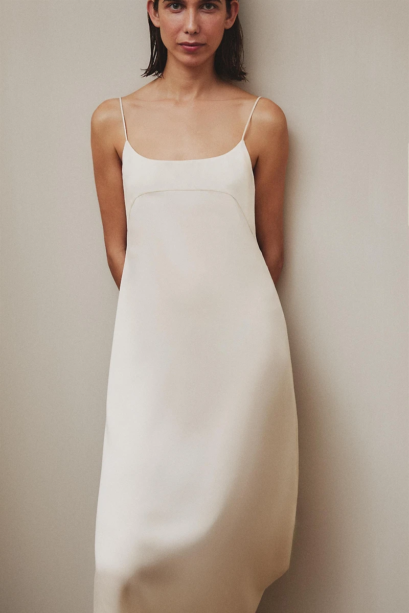 BEIGE SILK NIGHTGOWN