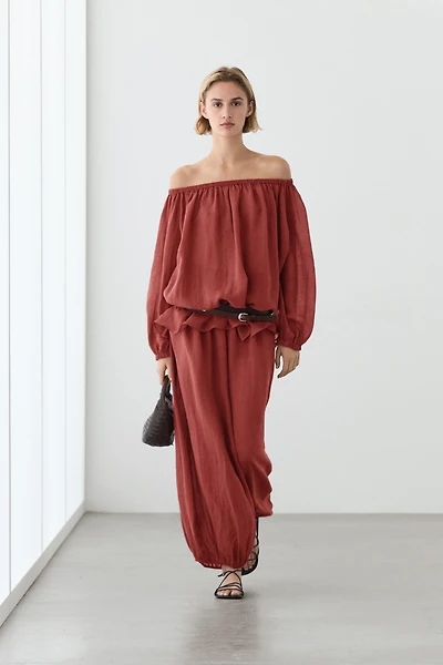 Flowing boat neck shirt