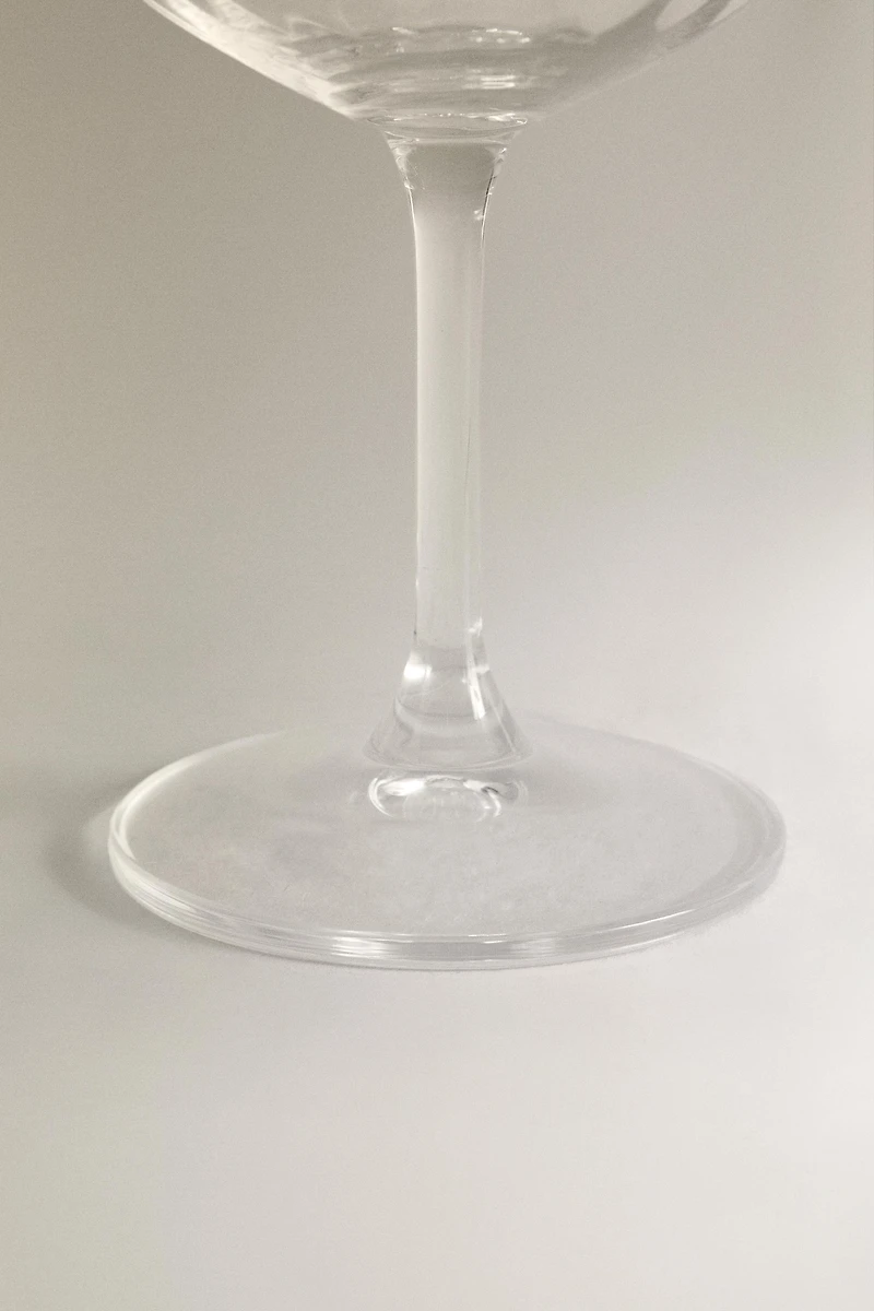 CRYSTALLINE GLASS WITH A RAISED DESIGN