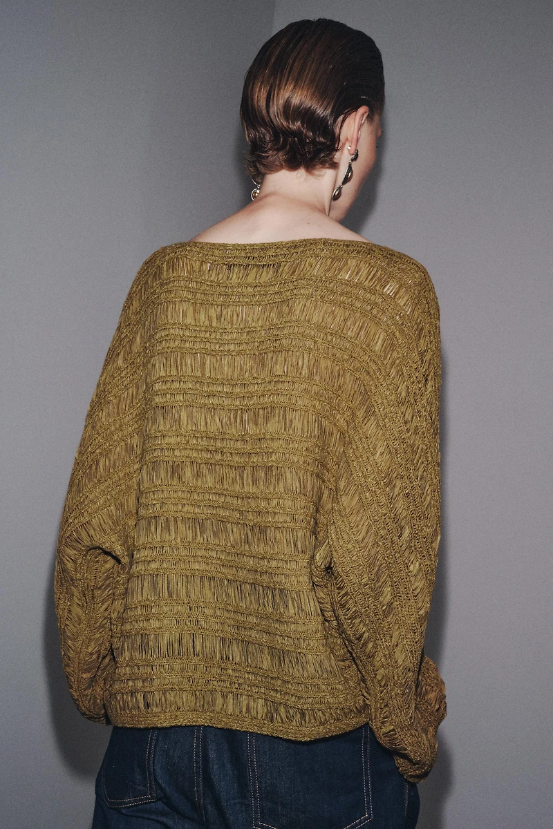RIBBED KNIT SWEATER