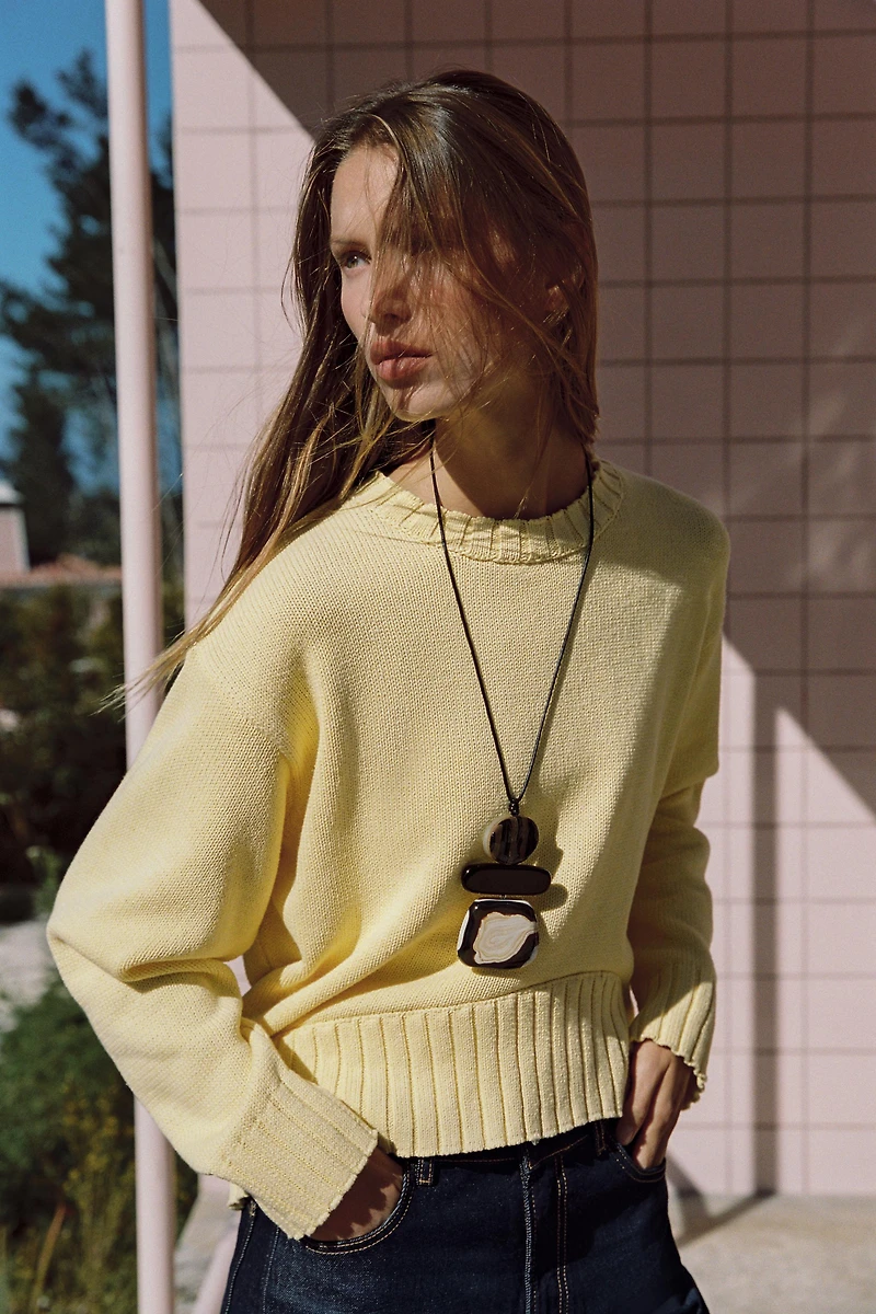 PULL EN MAILLE À BAS ASYMÉTRIQUE