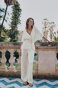 TOP AVEC CEINTURE À BOUCLE