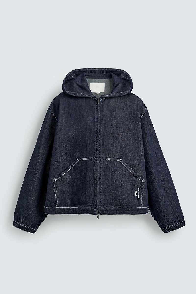 BLOUSON EN DENIM À CAPUCHE ET SURPIQÛRES