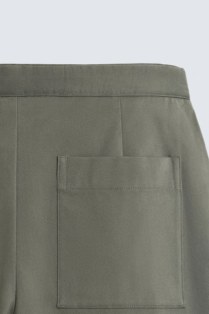 RELAXED FIT PLEATED BELTED SHORTS