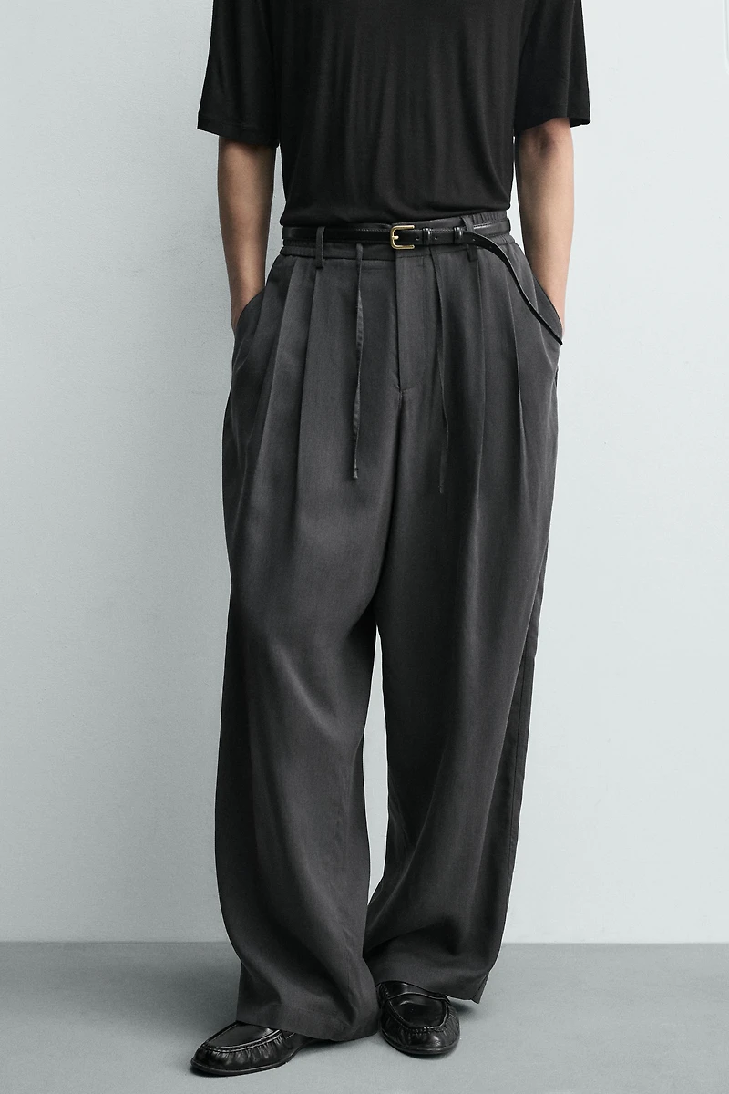 FLOWY PLEATED PANTS