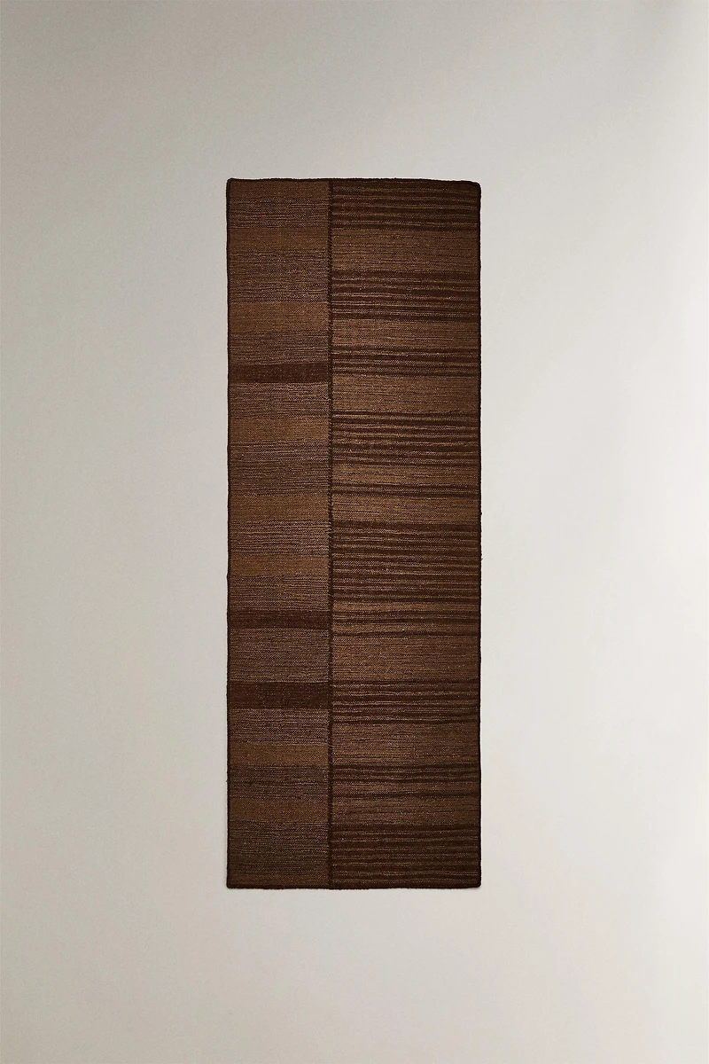 WOOL AREA RUG WITH CONTRASTING LINES