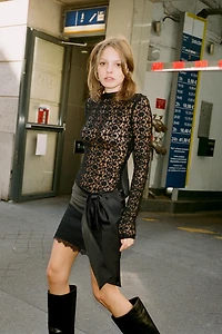 COMBINATION LACE BOW MINI SKIRT