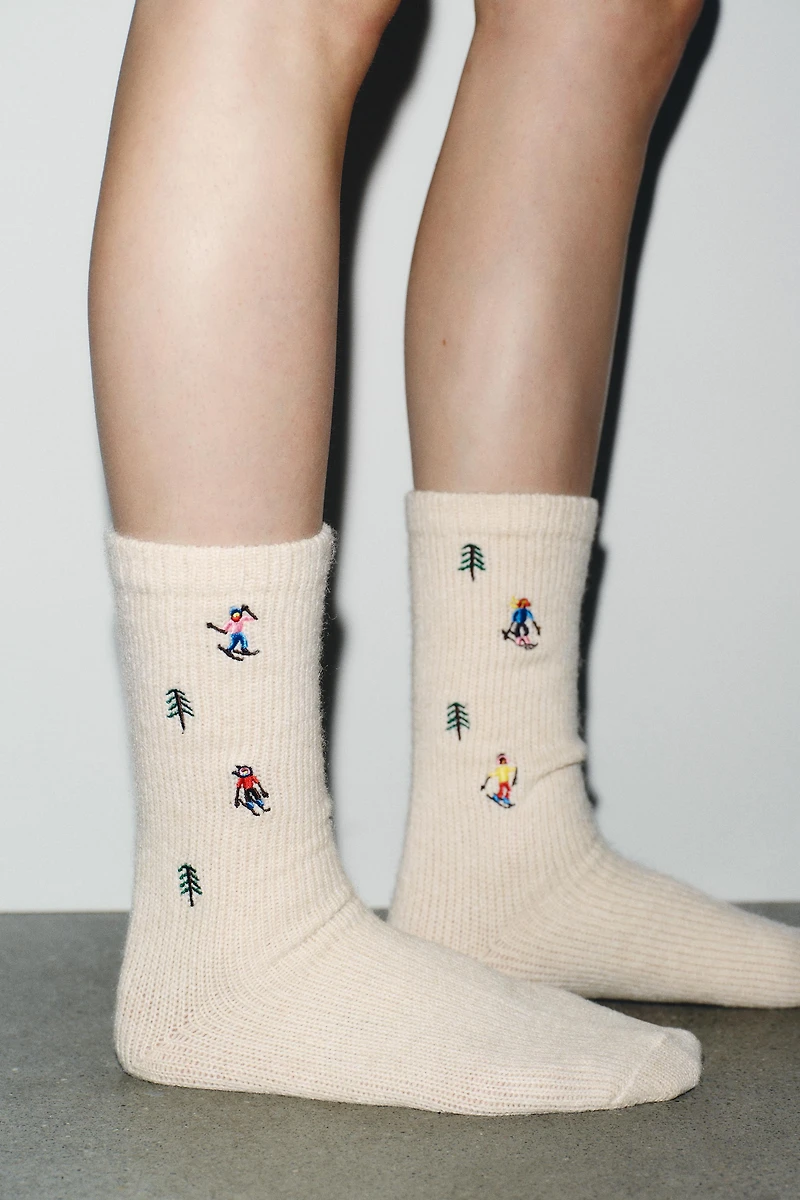 EMBROIDERED TALL SOCKS