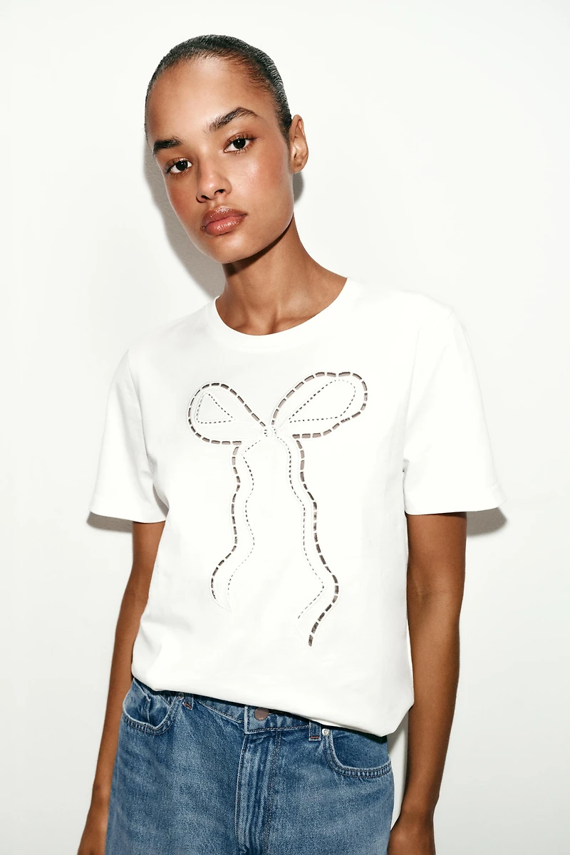 T-SHIRT À NŒUD SUR L'AVANT