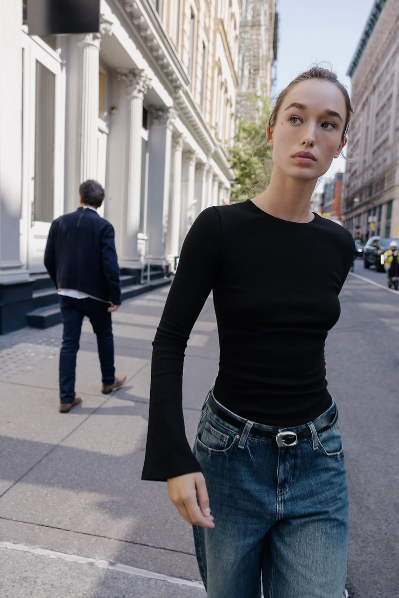 RIB TOP WITH FLARED SLEEVES