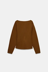 BUCKLE TEXTURED TOP