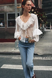 BLOUSE ROMANTIQUE SEMI-TRANSPARENTE