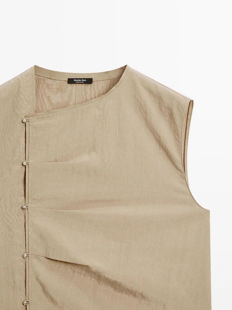Blouse with silver button fastening on the side