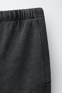 SHORT EN MOLLETON AVEC ÉTIQUETTE