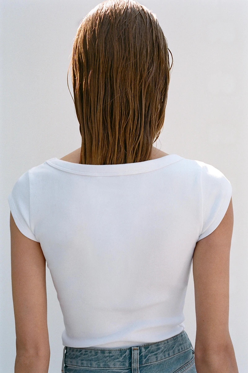SCOOP NECK TOP
