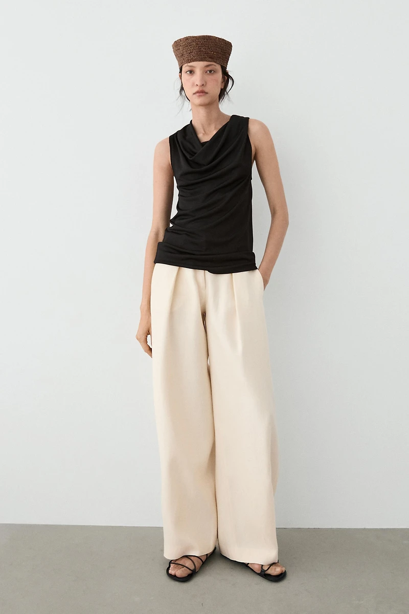 Flowing top with knot detail