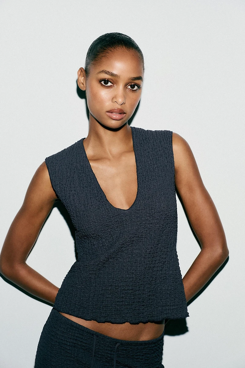 TEXTURED TOP