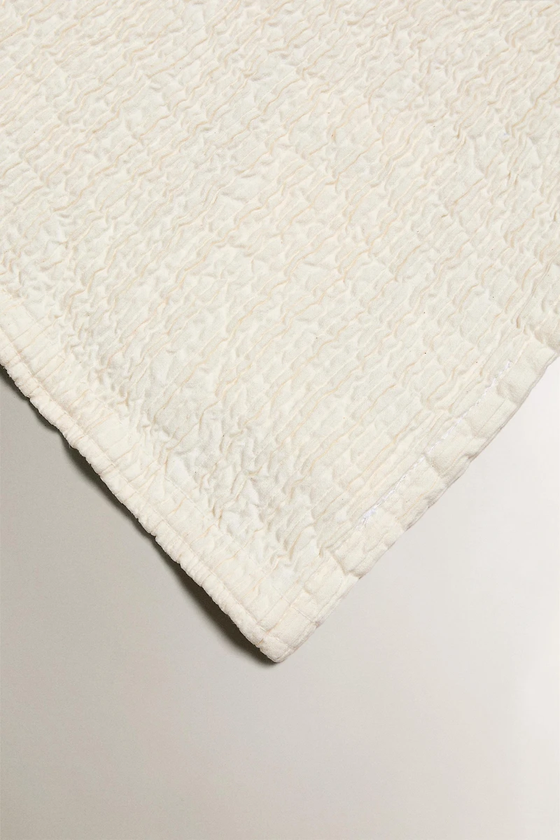 PLEATED TEXTURED BATH MAT