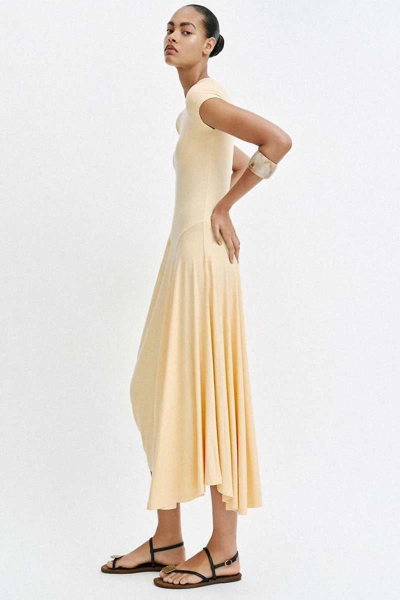 ROBE LONGUE ASYMÉTRIQUE