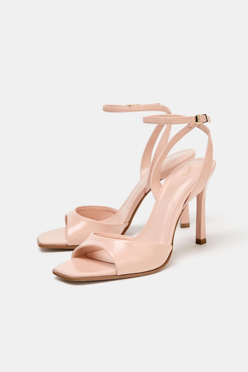 PATENT EFFECT HEELED SANDALS