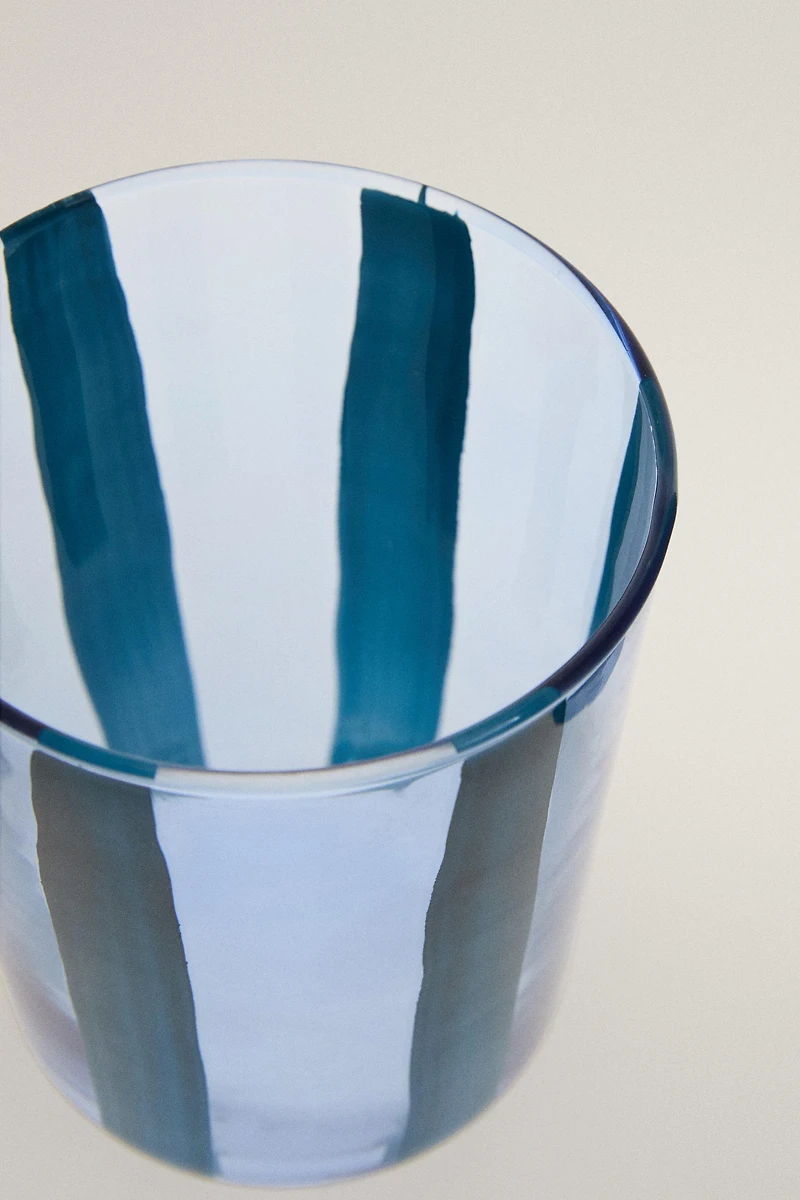GLASS TUMBLER WITH LINE DESIGN