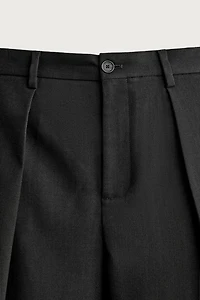 WIDE FIT PLEATED SHORTS