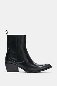 BOTTINES EN CUIR AVEC SURPIQÛRES COW-BOY