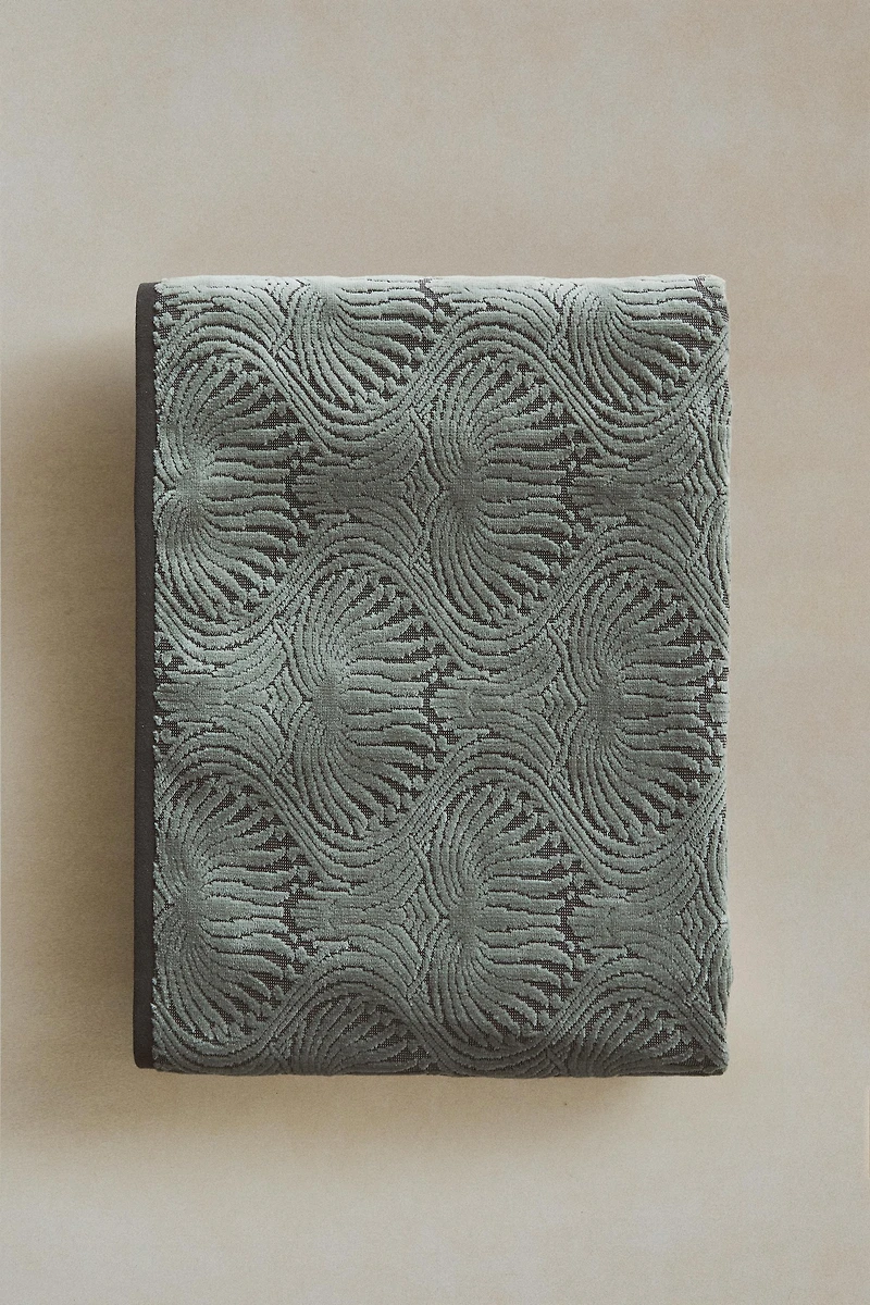 JACQUARD MOSAIC BATH TOWEL