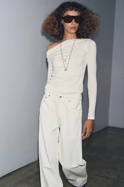 ASYMMETRIC LONG SLEEVE T-SHIRT