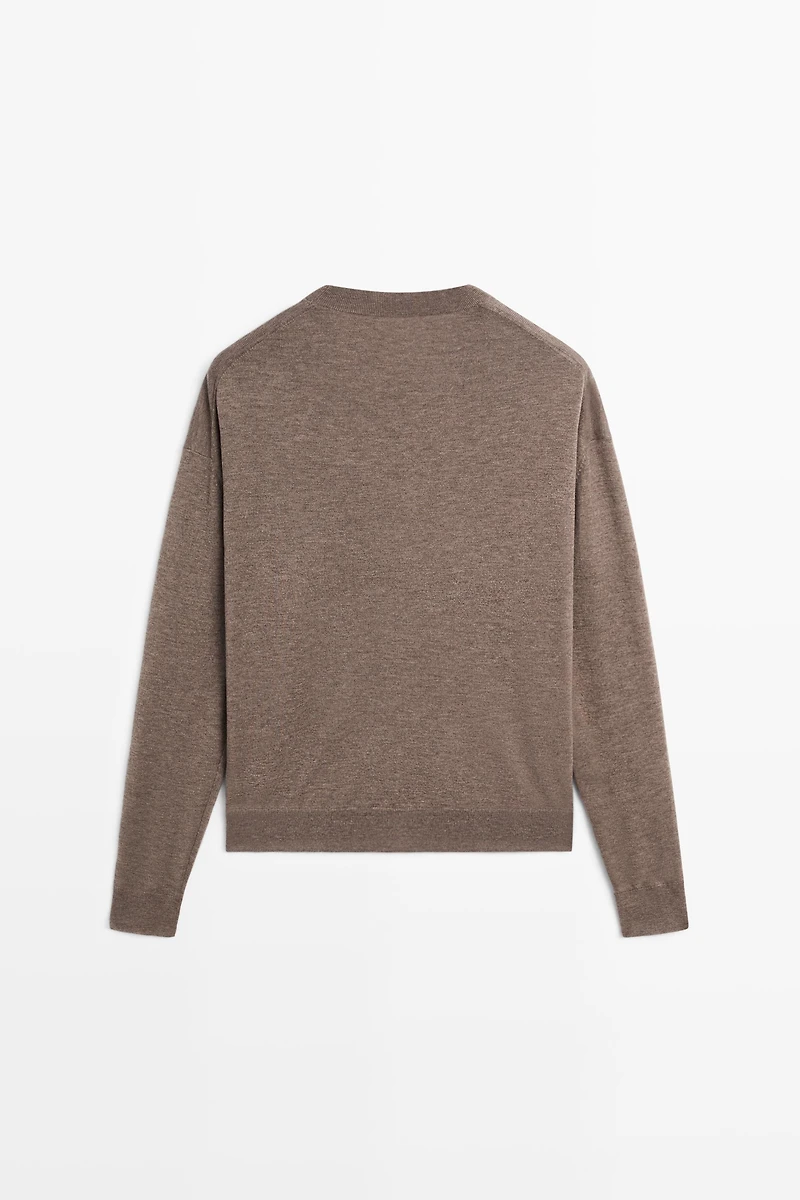 Fine knit round neck sweater