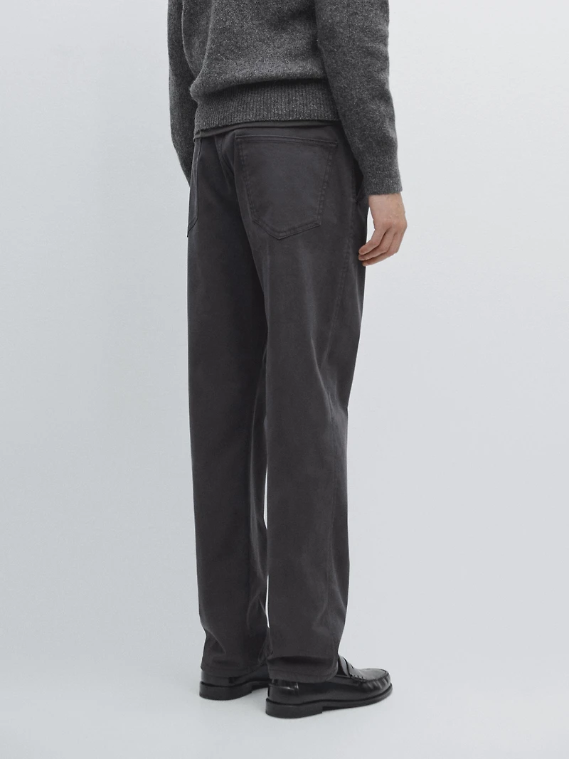 Pantalon tapered fit émerisé
