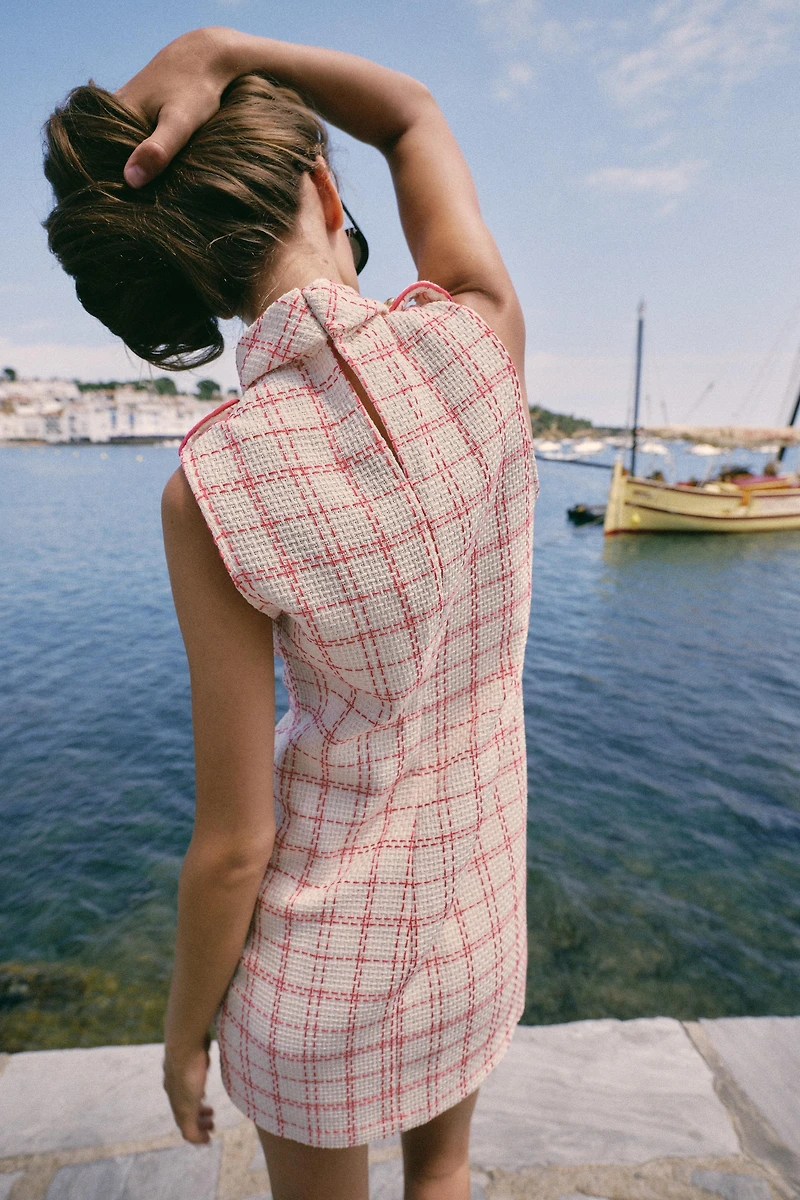 SHORT TEXTURED DRESS