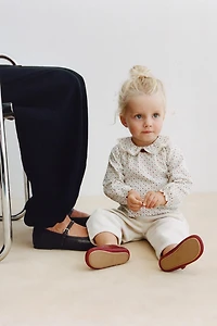 HAUT À COL CLAUDINE ET FLEURS