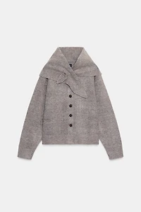 GILET EN MAILLE AVEC FOULARD