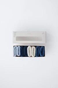 LOT DE QUATRE CHAUSSETTES COULEURS DANS UNE BOÎTE