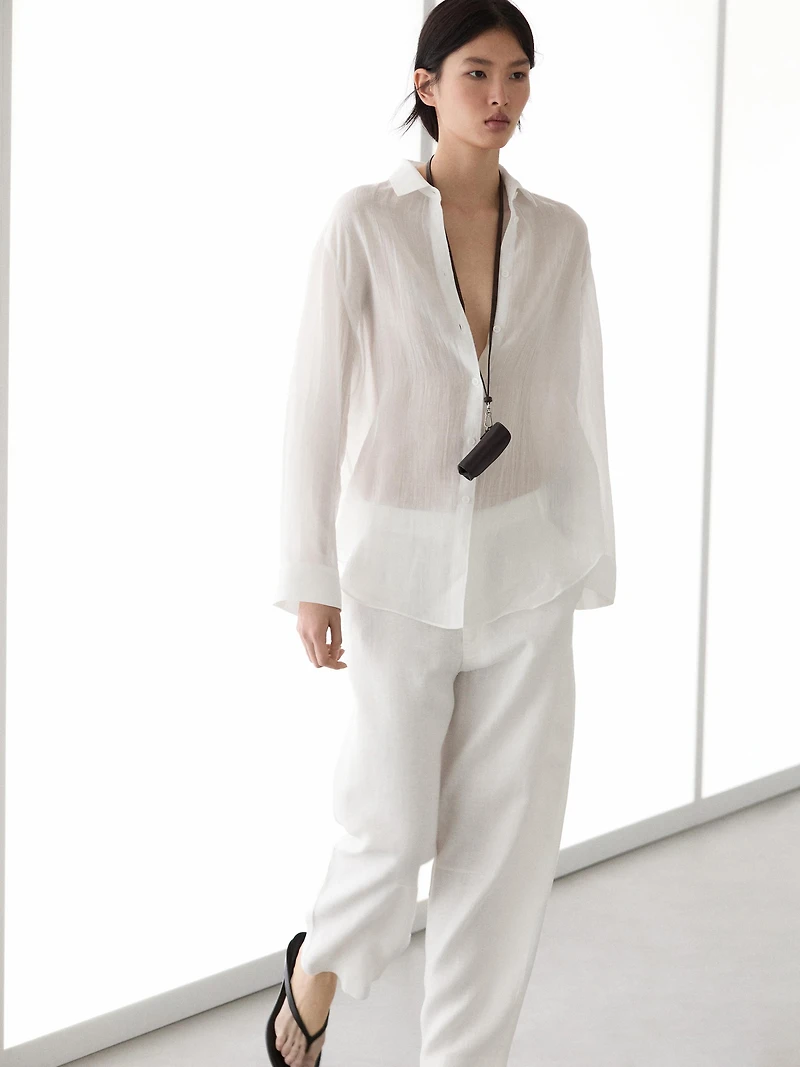 Flowing shirt with collar