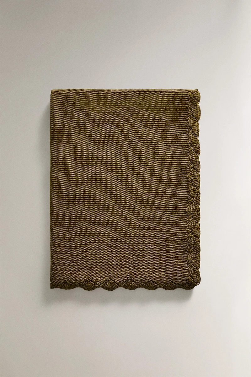 COUVERTURE BÉBÉ BORD CROCHET