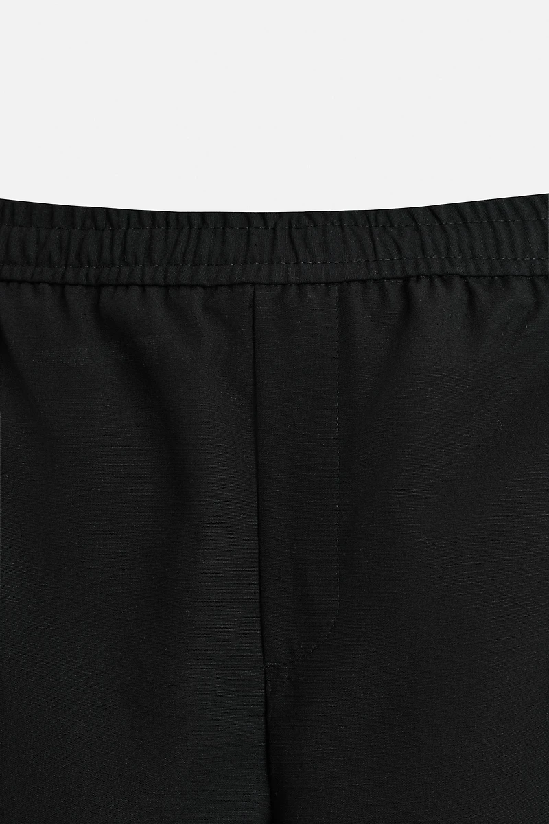 TEXTURED REGULAR FIT SHORTS