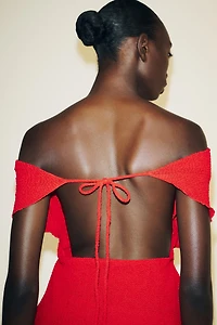 MULTI-POSITION LAYERED TEXTURED TOP