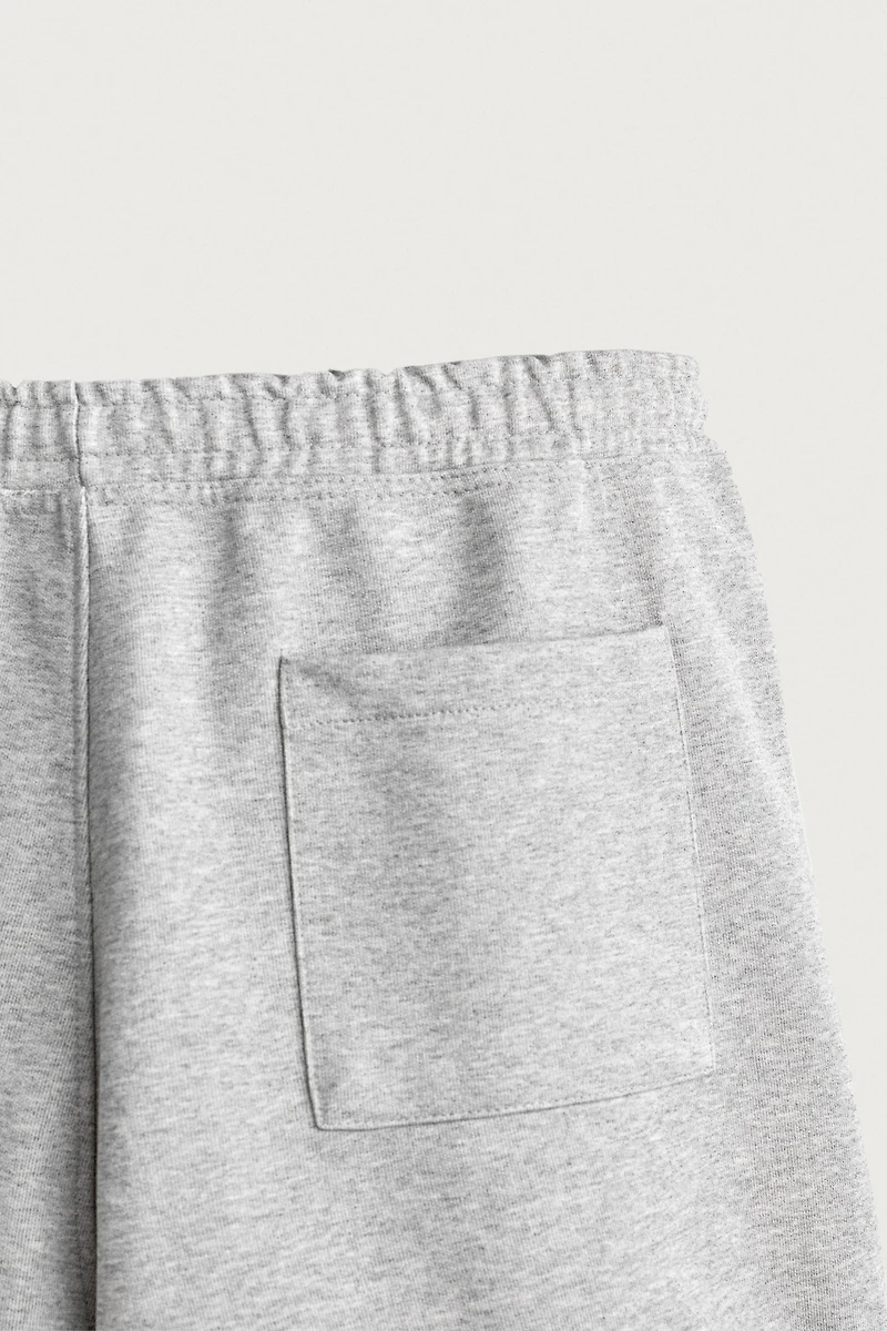 RELAXED FIT SWEATSHORTS