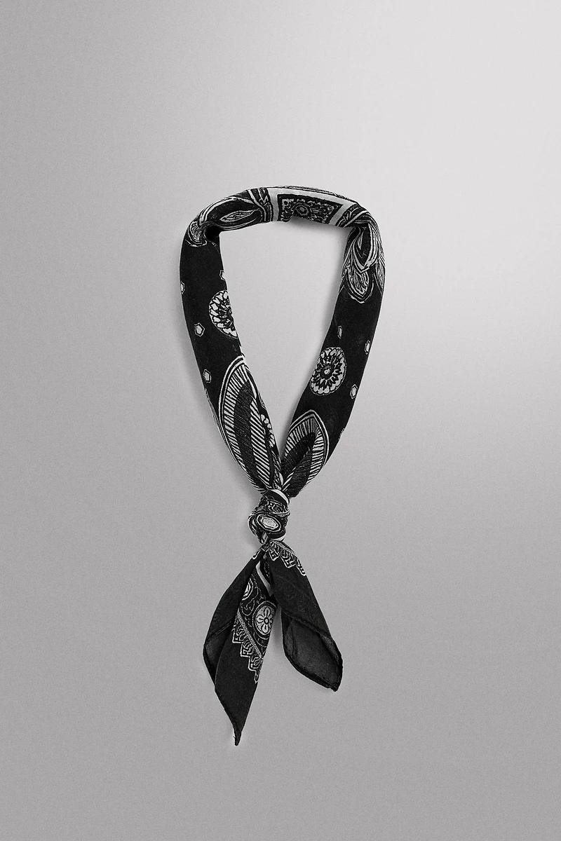 PAISLEY PRINT BANDANA