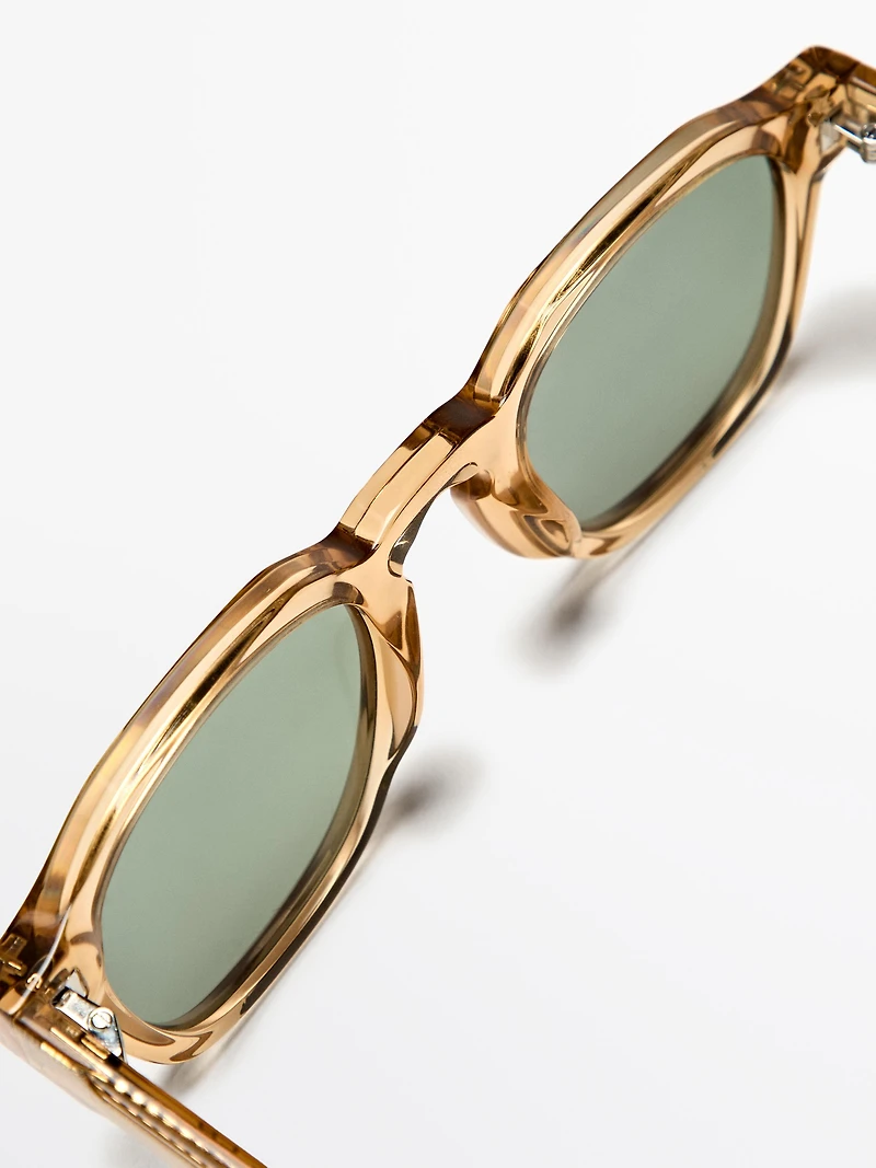Lunettes de soleil géométriques